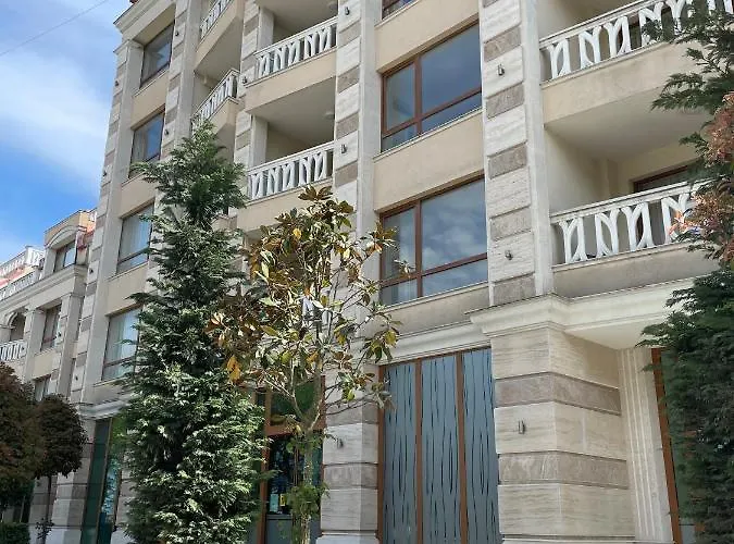 Deluxe South Bay Apartment Varna