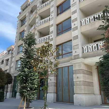 Deluxe South Bay Apartment Varna
