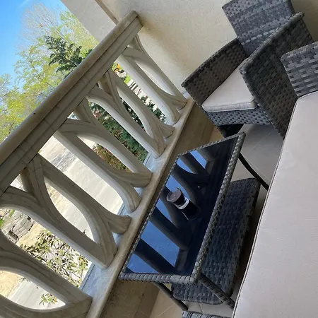 Deluxe South Bay Warna